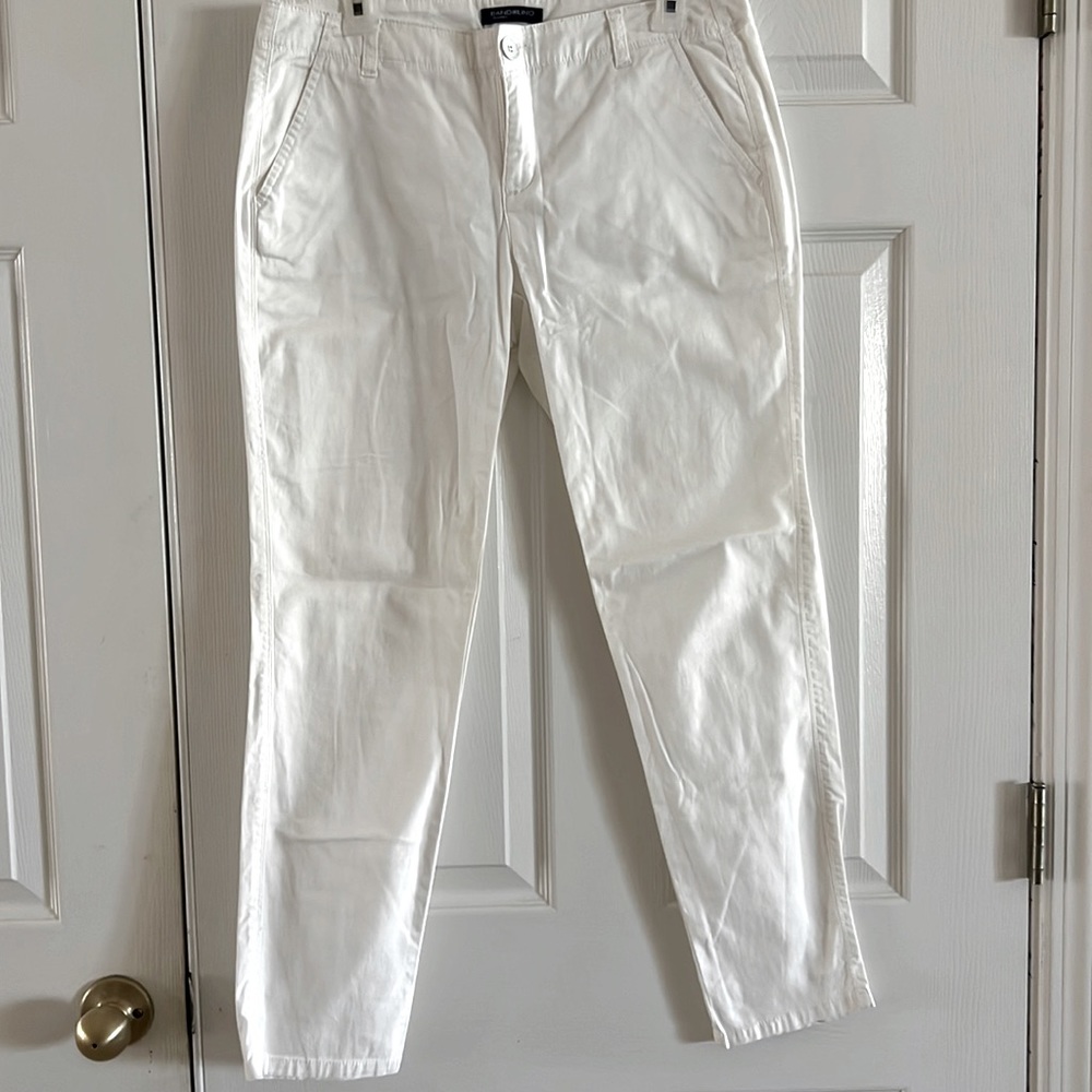 Bandolino white jeans size 6 petite.